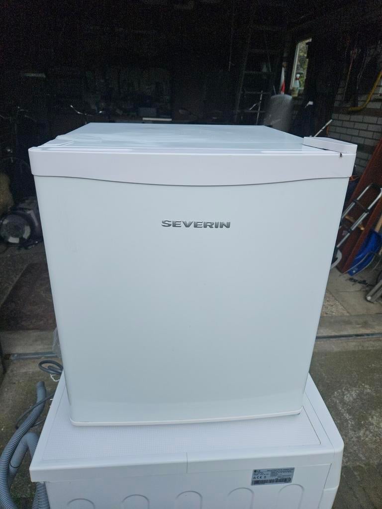 Severin KS 9807 mini koelkast - 32L compact en efficiënt, Witgoed en Apparatuur, Koelkasten en IJskasten, Ophalen