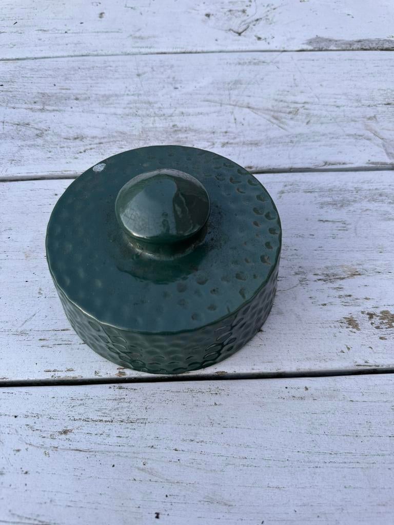 VERKOCHT Big green egg keramische afdekdop medium, Tuin en Terras, Houtskoolbarbecues, Ophalen of Verzenden, Gebruikt