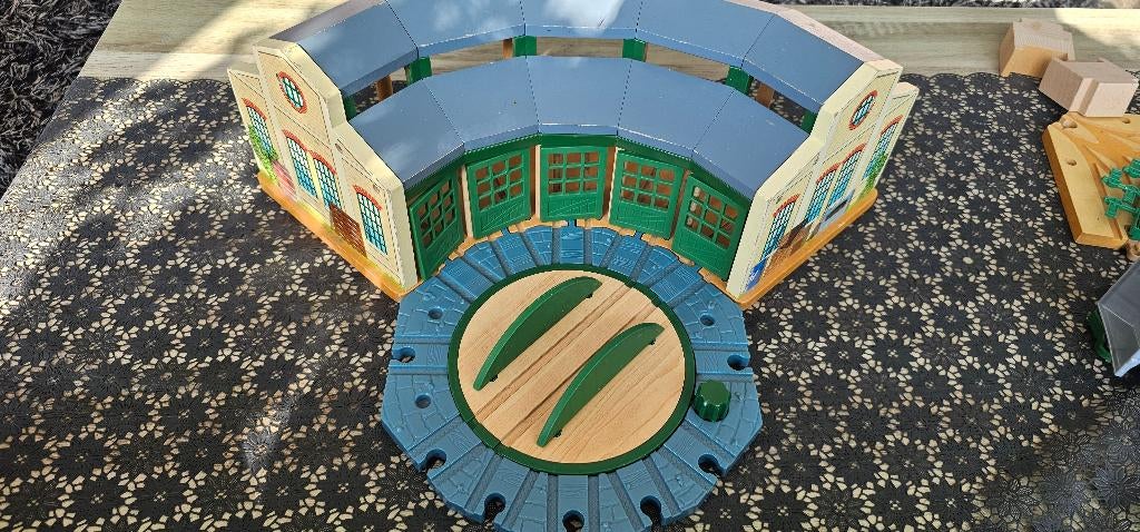 Thomas de trein Hout Draaischijf Remise, Ophalen of Verzenden, Zo goed als nieuw