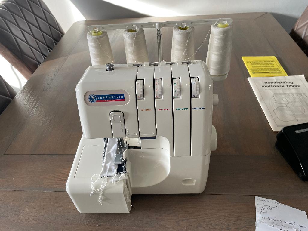 OVERLOCK-MACHINE Lewenstein helemaal nagekeken WD014, Hobby en Vrije tijd, Naaimachines en Toebehoren, Gebruikt, Ophalen of Verzenden