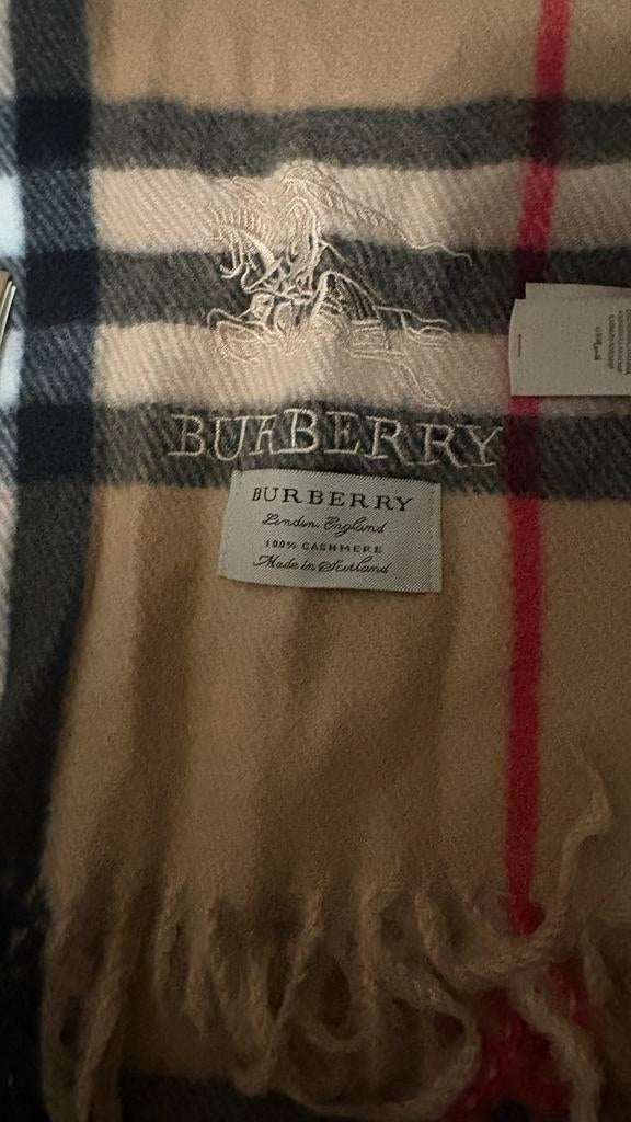 Burberry sjaal, Kleding | Dames, Mutsen, Sjaals en Handschoenen, Ophalen of Verzenden, Zo goed als nieuw, Maat 46/48 (XL) of groter