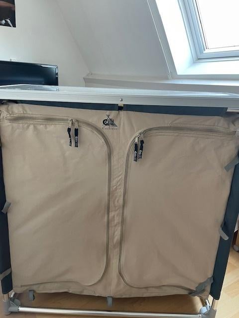 DEFA EXCLUSIVE SCHUINE CAMPINGKAST BEIGE in OPBERGTAS, Caravans en Kamperen, Ophalen, Gebruikt, Campingkast