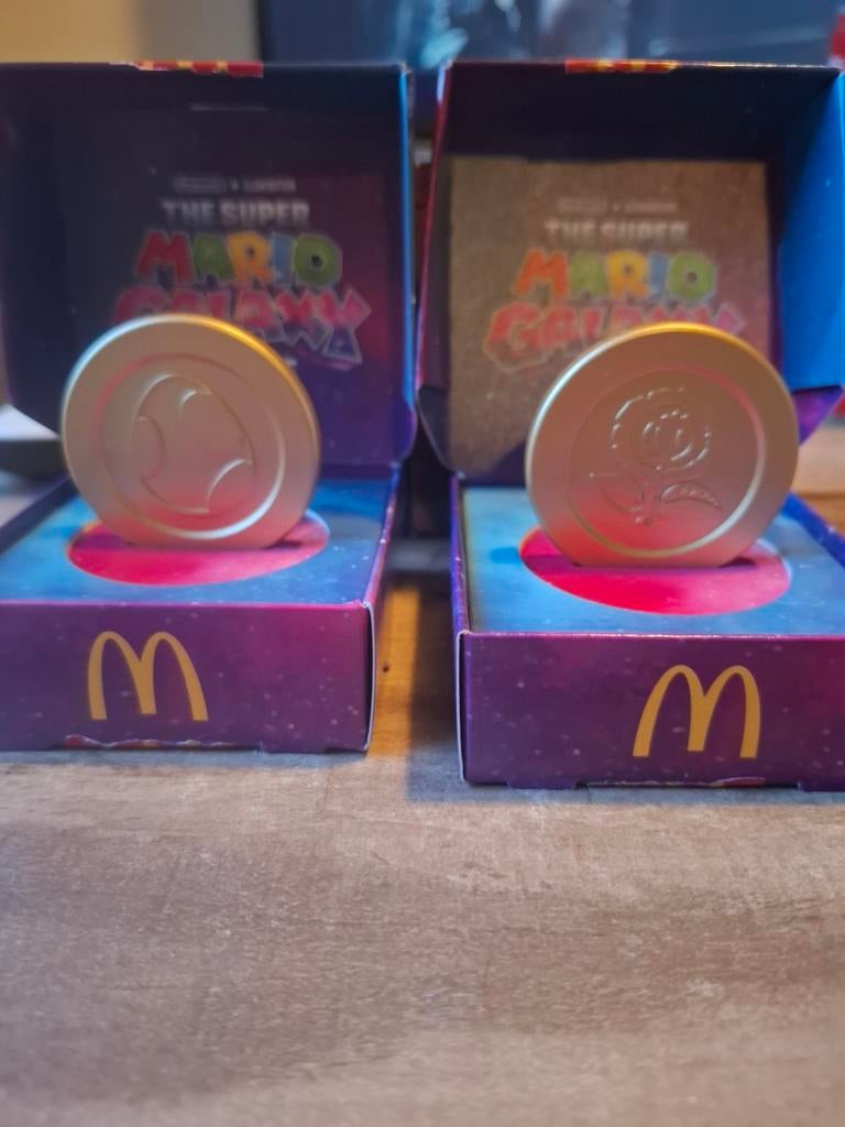 McDonald's Super Mario Galaxy munten (2 stuks), Ophalen, Zo goed als nieuw