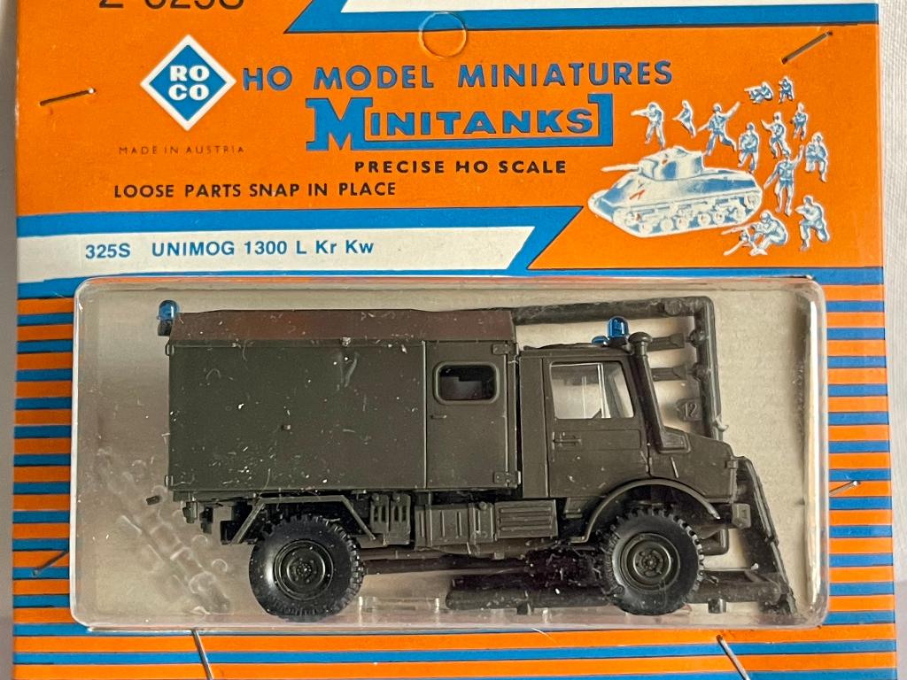 Roco Minitanks 325: Unimog 1300 L Ambulance, Ophalen of Verzenden, Zo goed als nieuw, Auto, Roco