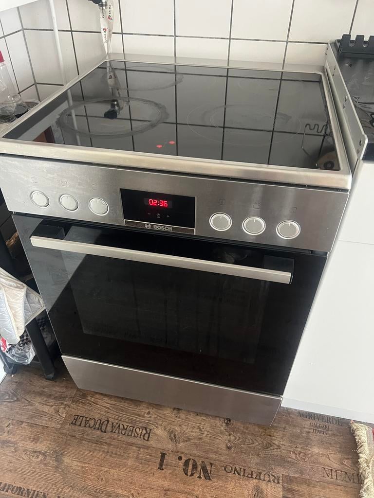 Bosch elektrisch fornuis – model HKR39C250, Witgoed en Apparatuur, Ophalen, 4 kookzones, Zo goed als nieuw, Vrijstaand