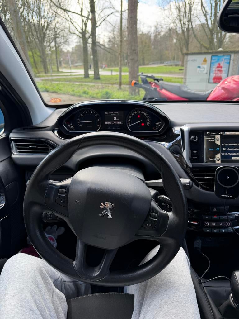 Peugeot 208 1.2 VTI 60KW/82PK 5-D 2013 Grijs, Auto's, Peugeot, Voorwielaandrijving, Euro 5, Stof, 31 €/maand
