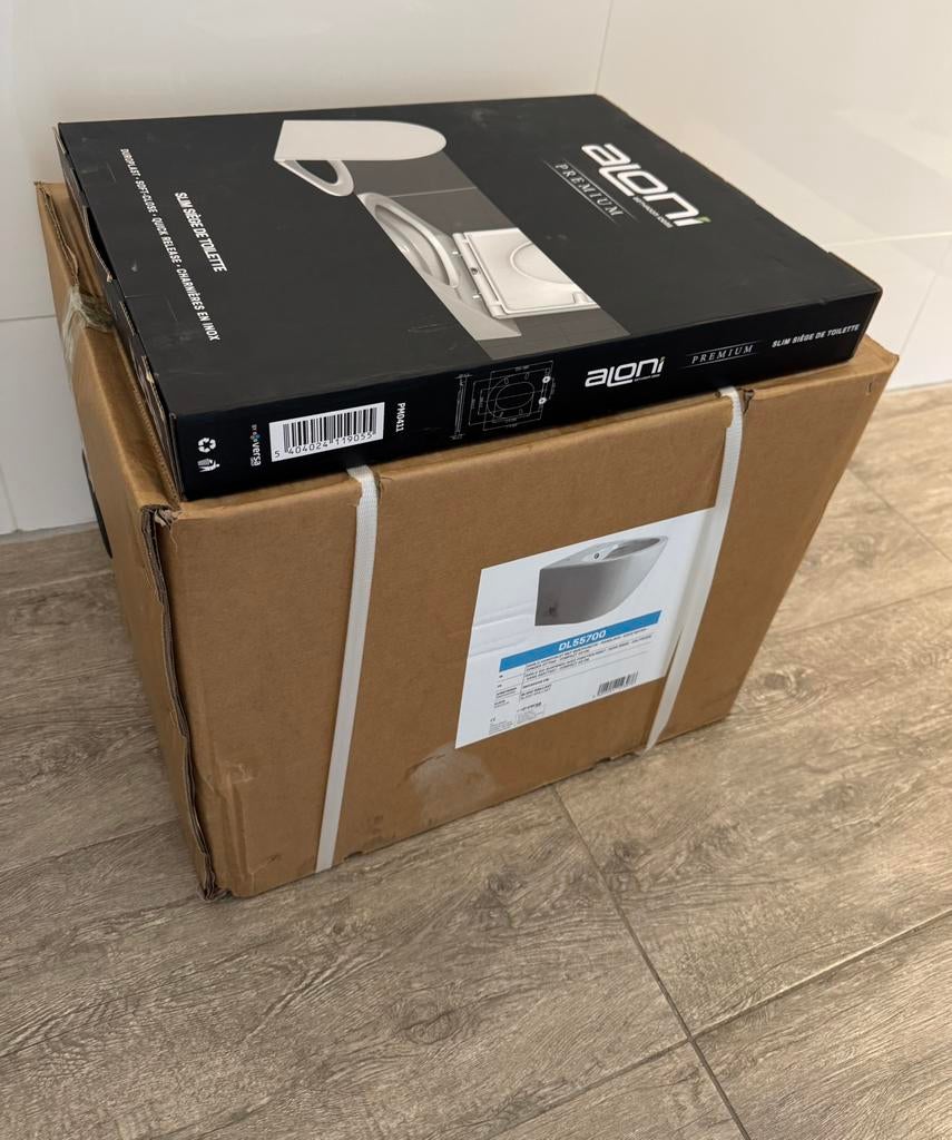 NIEUW Hangtoilet met bidet + softclose wc-bril, Ophalen, Zo goed als nieuw, Toilet