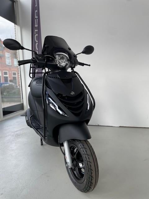 Piaggio Zip 4T Scooter Mat Zwart FULL OPTION (BROM)