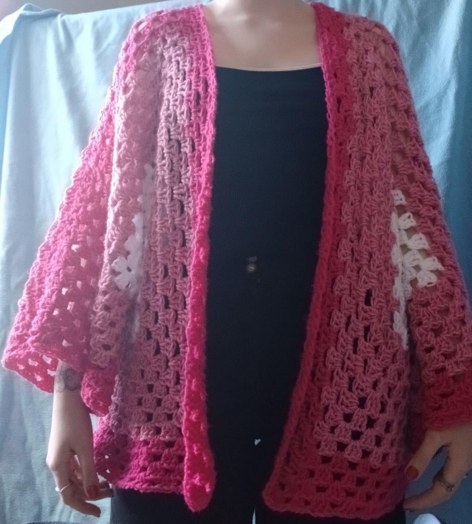 Crochet Hexagon cardigan, Kleding | Dames, Blouses en Tunieken, Verzenden, Nieuw, Maat 38/40 (M), Roze