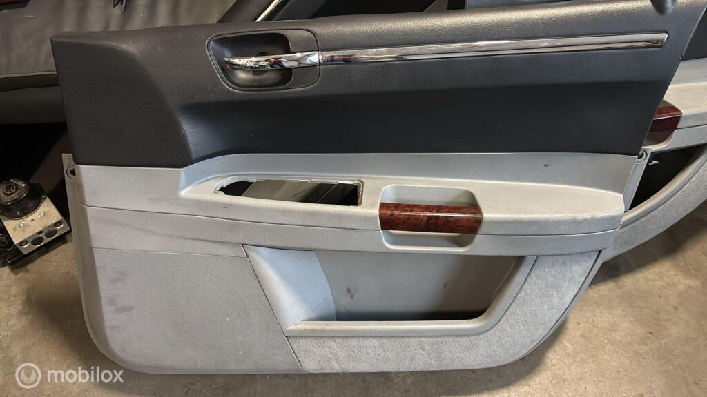 Deurpaneel rechtsvoor 4-deurs Chrysler 300C ('04-'11), Gebruikt, Crysler, Chrysler, Ophalen of Verzenden