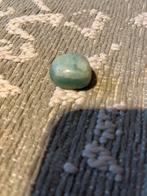 Groene steen beetje ronde vorm, Ophalen of Verzenden, Zo goed als nieuw