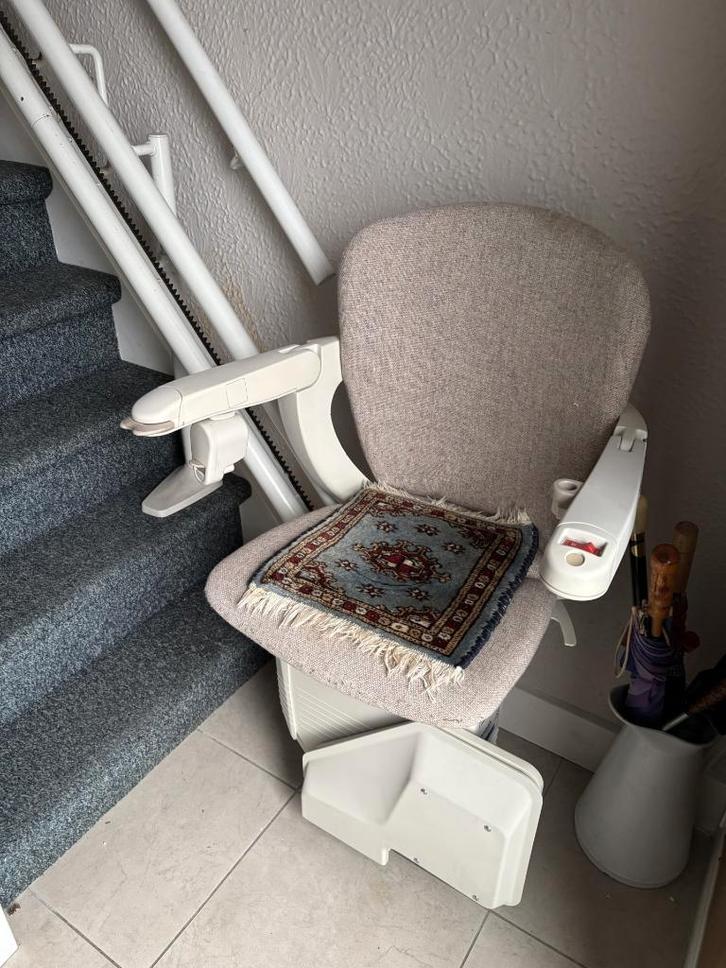 Traplift, merk STANNAH, Diversen, Trapliften, Gebruikt, Met bocht, Ophalen