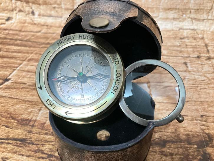 Map kompas met vergrootglas in lederen etui., Antiek en Kunst, Curiosa en Brocante, Ophalen of Verzenden