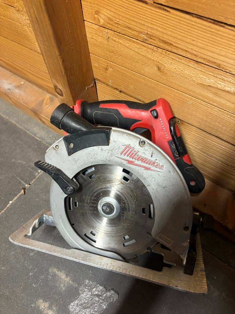 Milwaukee M18 BLCSS Cirkelzaag - Krachtig en Draadloos, Gebruikt, Cirkelzaag, 600 tot 1200 watt, Ophalen of Verzenden