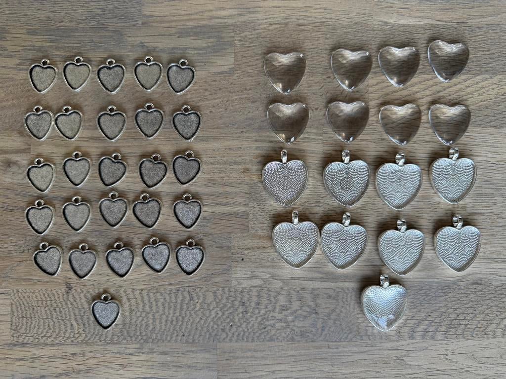 Set medaillons / bedels hartvorm (44 delig), Ophalen of Verzenden, Nieuw, Knutselmateriaal