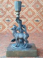 Mooie antieke kandelaar uit Engeland met een hert 16 cm., Ophalen of Verzenden, Koper of Brons