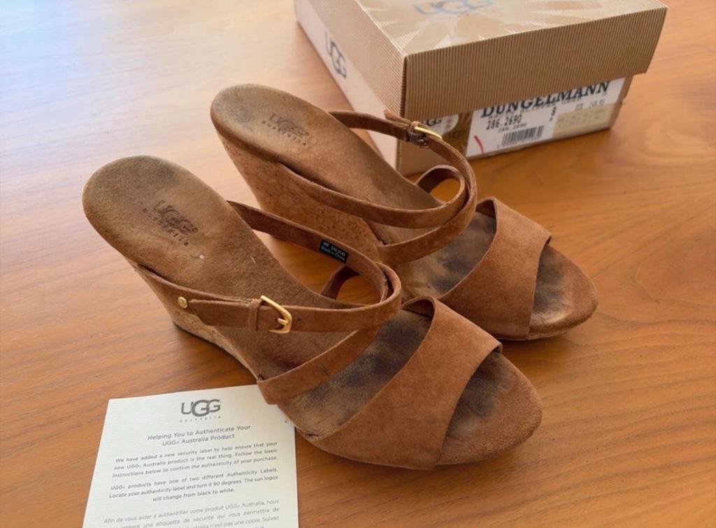 Slippers met sleehak van UGG, Kleding | Dames, Schoenen, Slippers, UGG, Beige, Ophalen of Verzenden