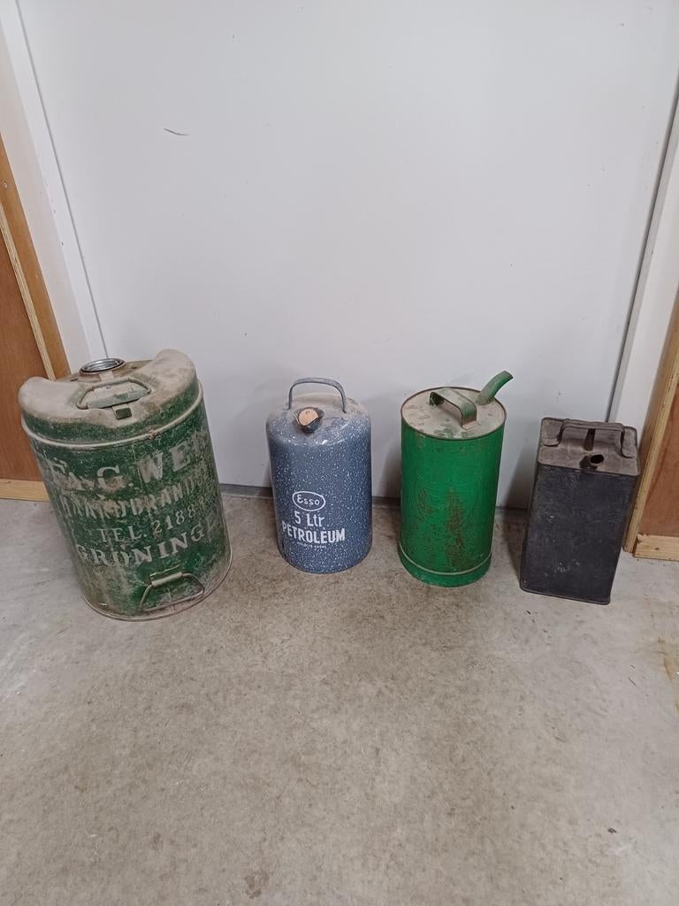 4 x oude olie blikken / emaille kannen., Verzamelen, Ophalen, Gebruikt, Overige