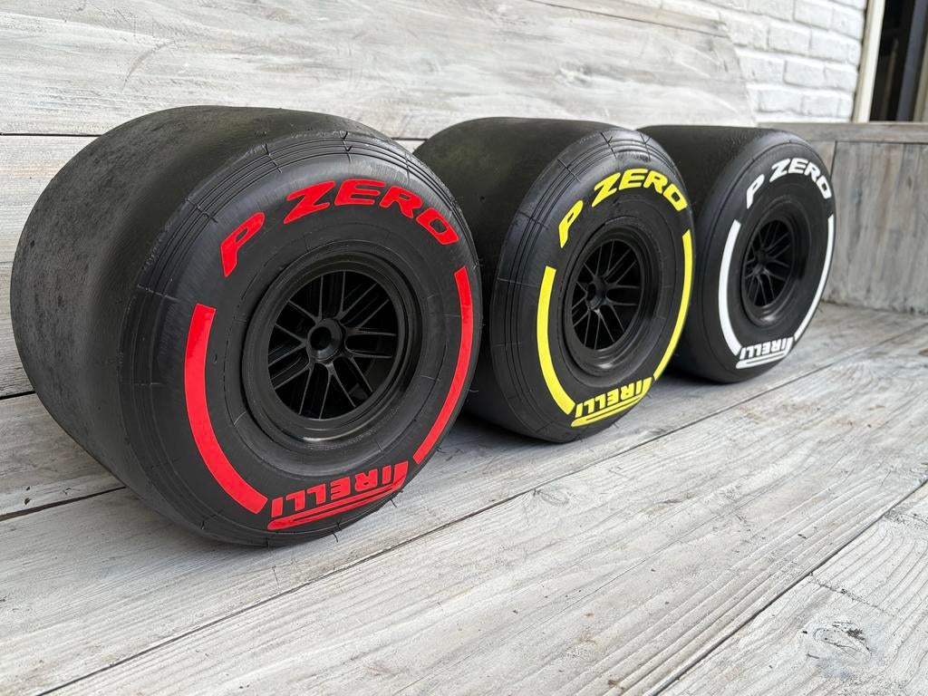 F1 Decoratie Banden met Velg - Set van 3 Compounds, Ophalen of Verzenden, Nieuw, Formule 1