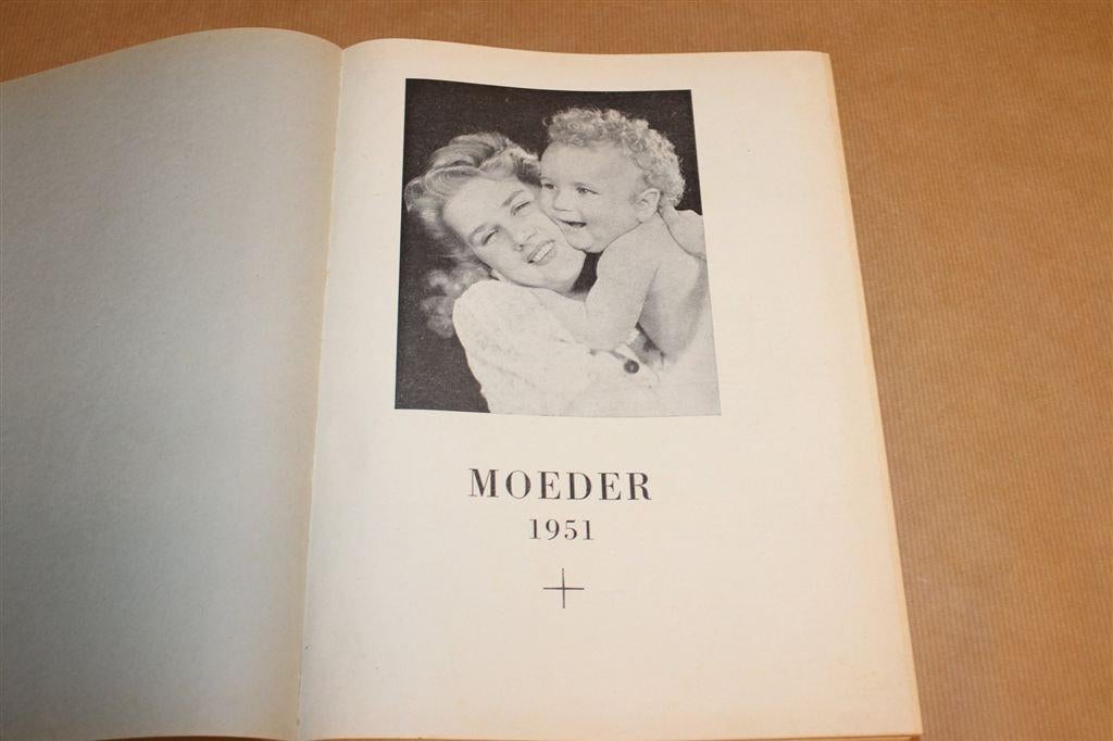 Moeder 1951 — Groot Formaat Vintage Jaarboek, Boeken, Ophalen of Verzenden, Gelezen, Zwangerschap en Bevalling