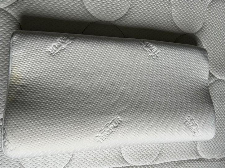 Ergonomisch tempur Kussen, Huis en Inrichting, Slaapkamer | Beddengoed, Gebruikt, Kussen, Eenpersoons, Wit, Ophalen of Verzenden