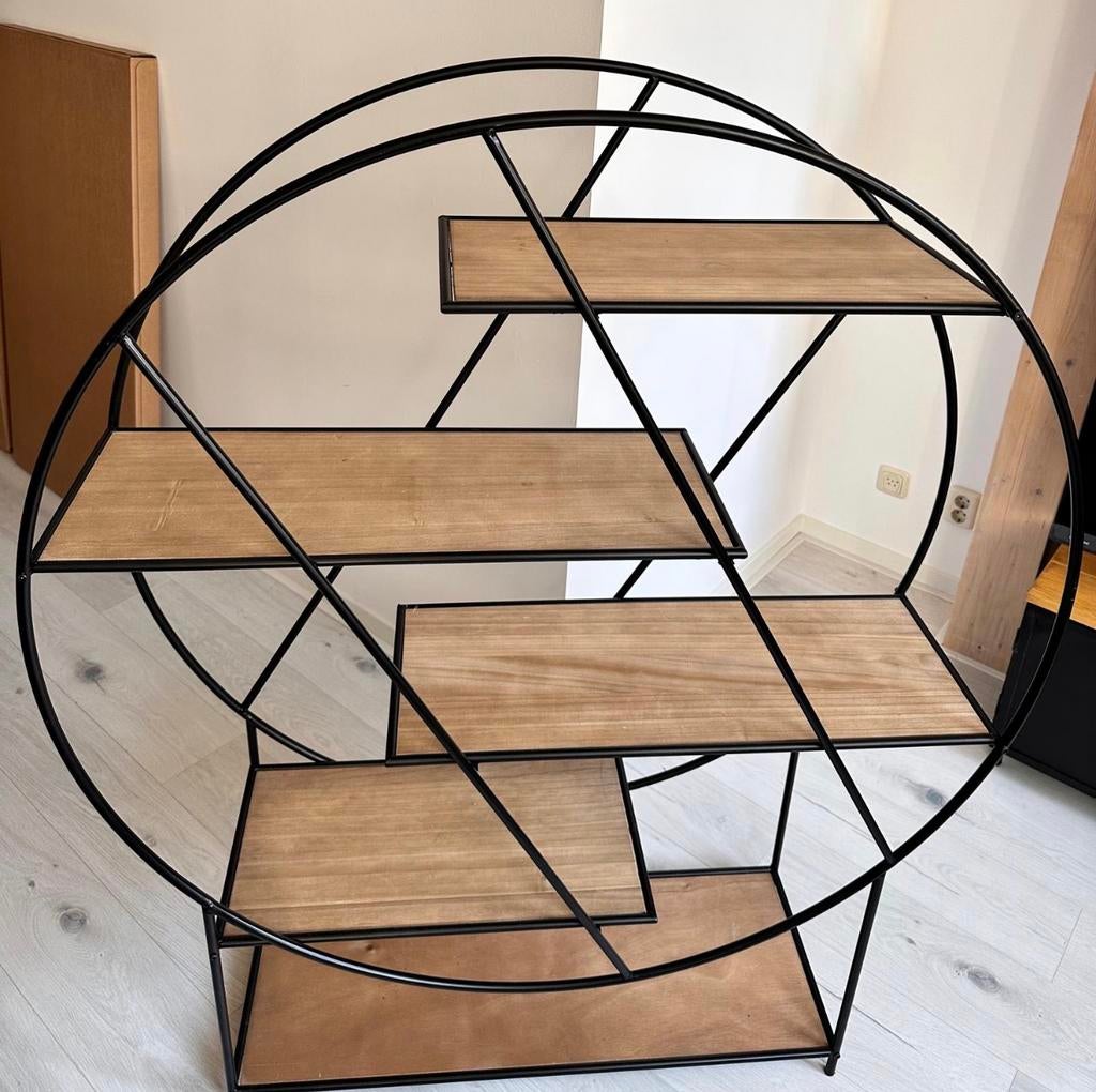 Sturdy and Interesting living room shelf, Ophalen of Verzenden, Zo goed als nieuw