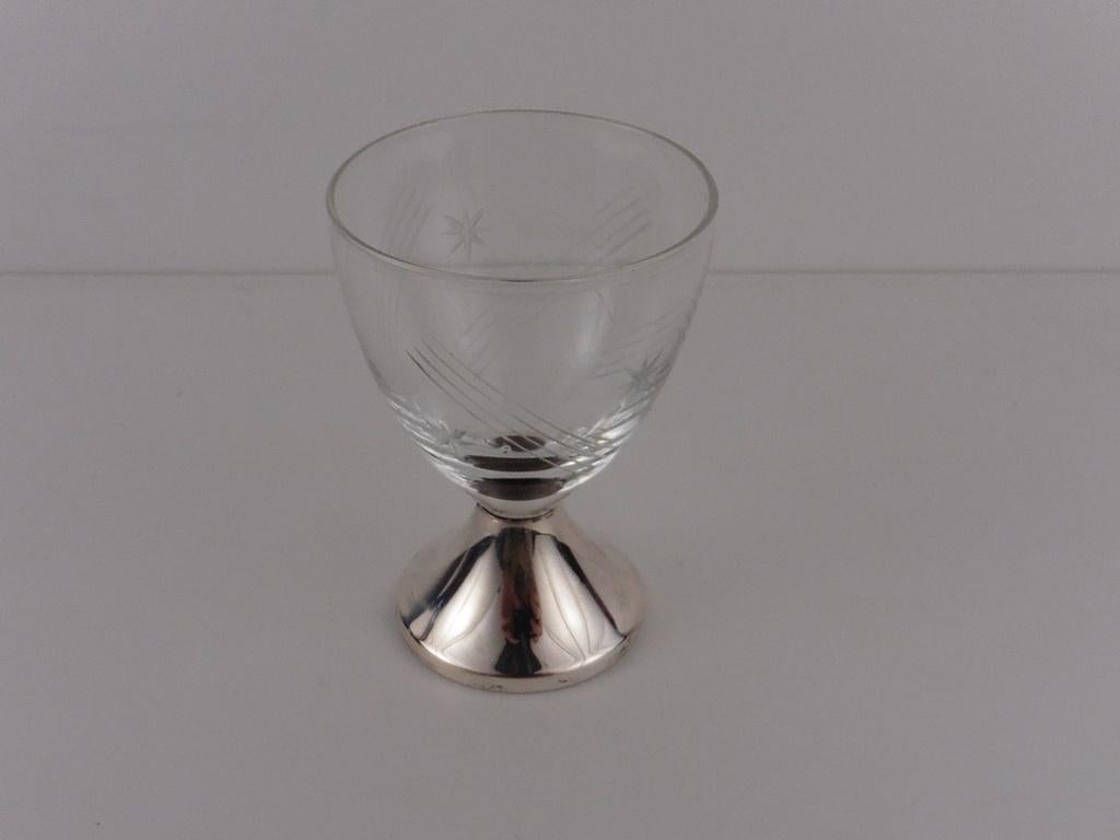 Borrelglaasje met zilveren voet                         D135, Verzamelen, Glas en Borrelglaasjes, Gebruikt, ., Ophalen of Verzenden