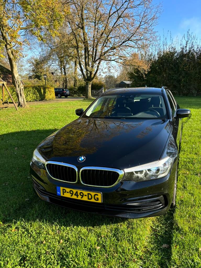 BMW 5-Serie 520i 184pk Aut. Okt 2018 Zwart, Auto's, 1998 cc, Achterwielaandrijving, 1610 kg, Zwart