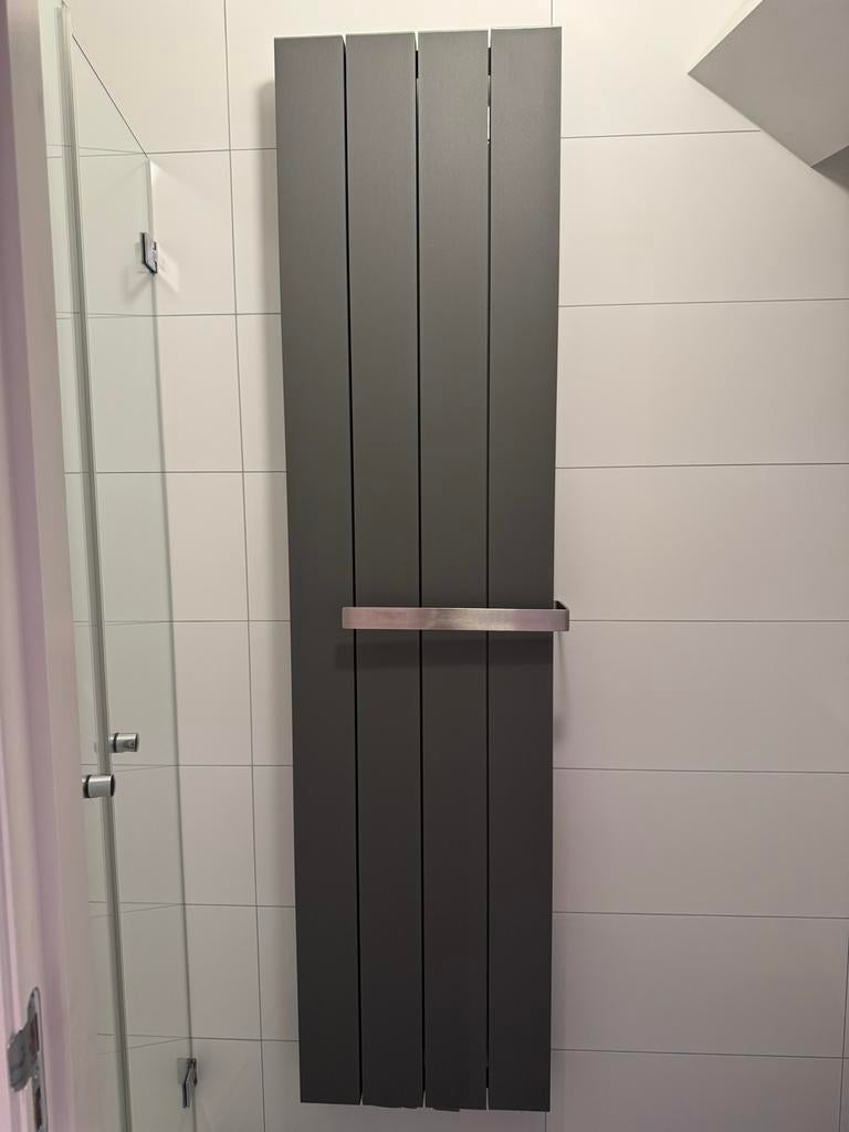 Badkamerradiator mat antraciet grijs met handdoekhouder, Ophalen, Radiator, Minder dan 60 cm, 80 cm of meer
