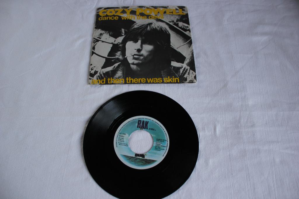 cozy powell - dance with the devil, Ophalen of Verzenden, Zo goed als nieuw, Pop