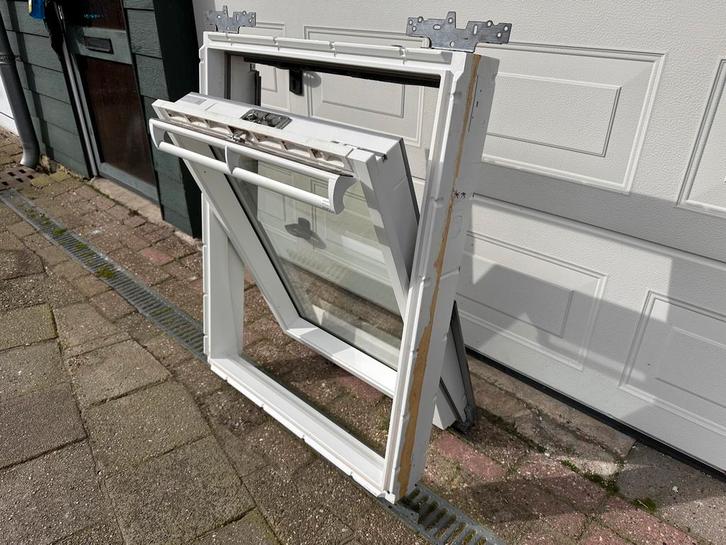 VELUX GGU MK04 Kunststof Dakraam 78x98 HR++, Doe-het-zelf en Verbouw, Glas en Ramen, Dakraam, 80 tot 120 cm, Minder dan 80 cm
