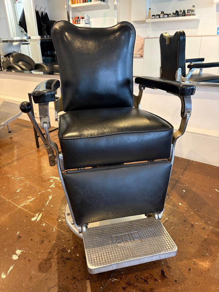 Barber chair 3x, Diensten en Vakmensen, Kappers en Thuiskappers