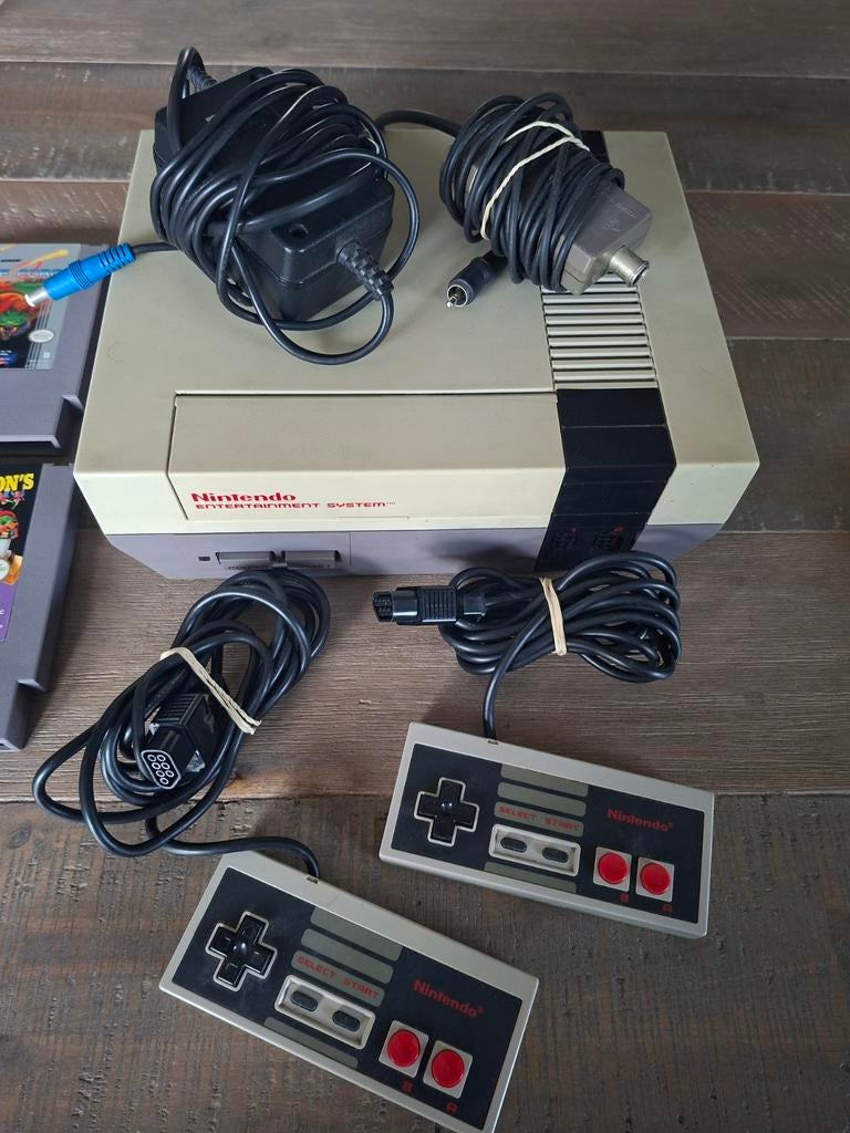 Nintendo Entertainment System met 4 games, Spelcomputers en Games, Games | Nintendo NES, 2 spelers, Ophalen of Verzenden, Gebruikt