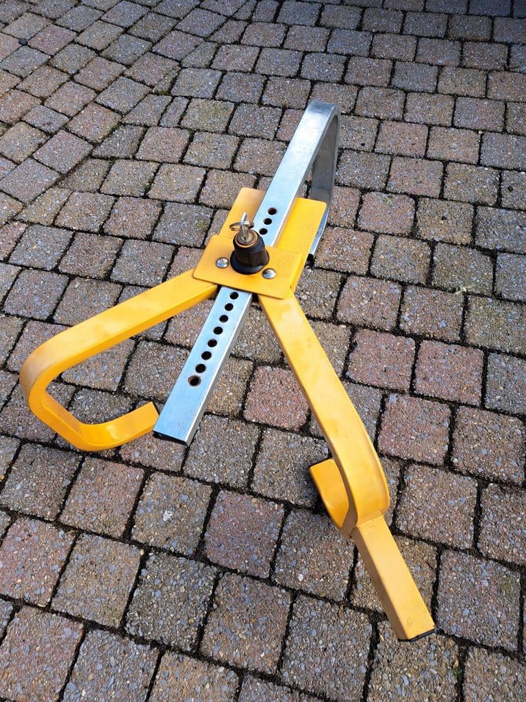 Gele wielklem met sleutel, Caravans en Kamperen, Ophalen