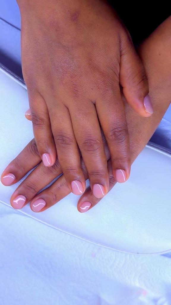 Manicure,Biab one by one wimpers en haar vlechten, Komt aan huis, Nagels lakken