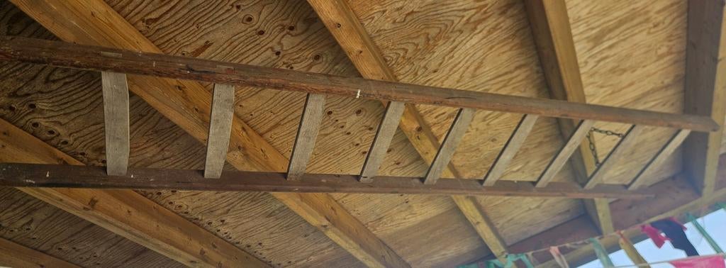 Houten ladder. Decoratieve plukladder. Brocante., Ophalen