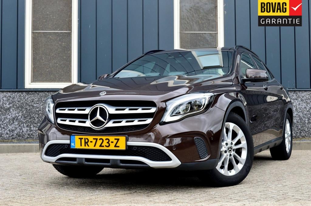 Mercedes-Benz GLA 180 Business Solution Plus Upgrade Edition, Auto's, Mercedes-Benz, Gebruikt, 4 cilinders, Leder en Stof, 122 pk