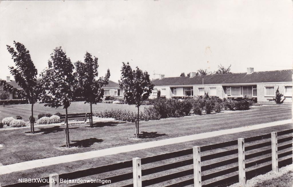 Nibbixwoud. Bejaardenwoningen., Verzenden, 1960 tot 1980, Gelopen, Noord-Holland