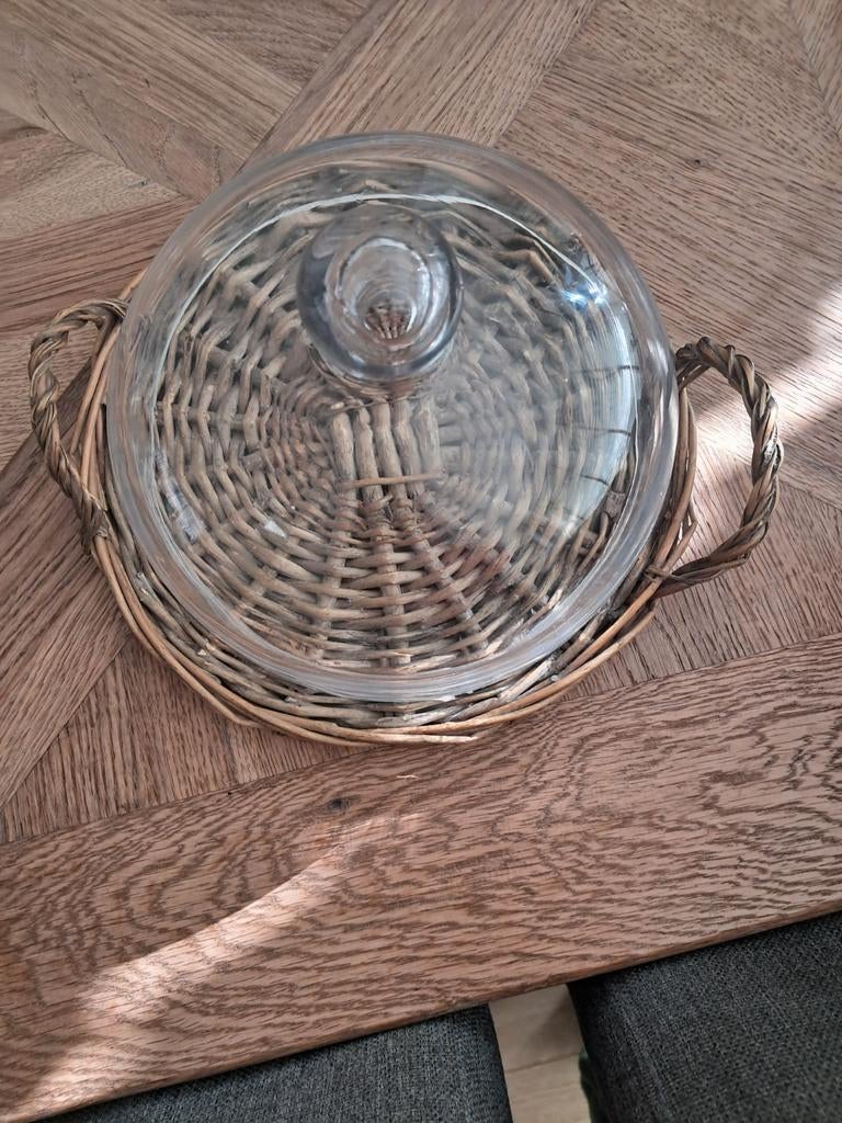 Riviera Maison rieten mand met glazen deksel, Huis en Inrichting, Woonaccessoires | Schalen en Manden, Mand, Rond, Ophalen of Verzenden