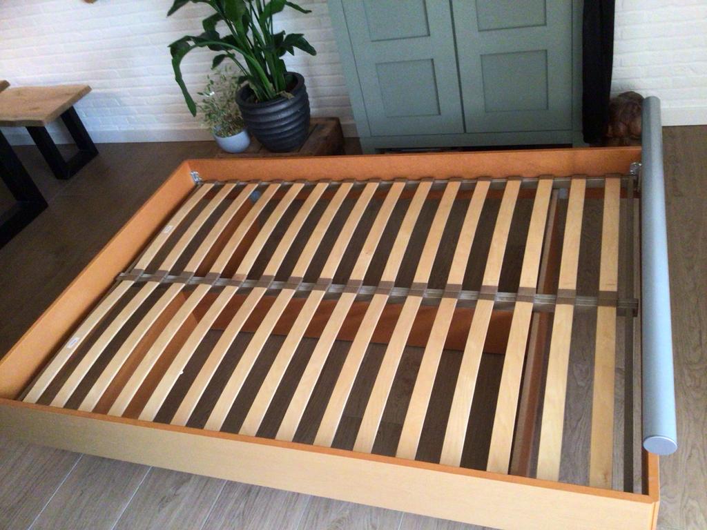 2 persoons bed 140 x 200 met lattenbodems, Huis en Inrichting, Slaapkamer | Bedden, Ophalen, Gebruikt, Bruin, Tweepersoons