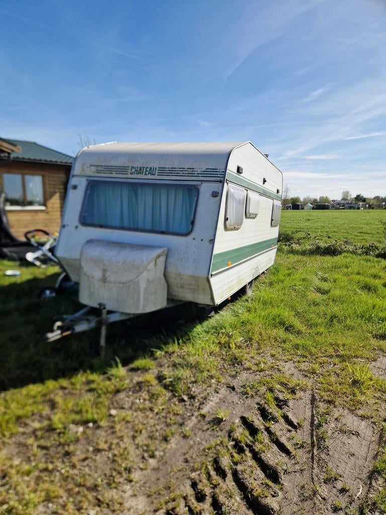 Zwarte cross caravan, Ophalen