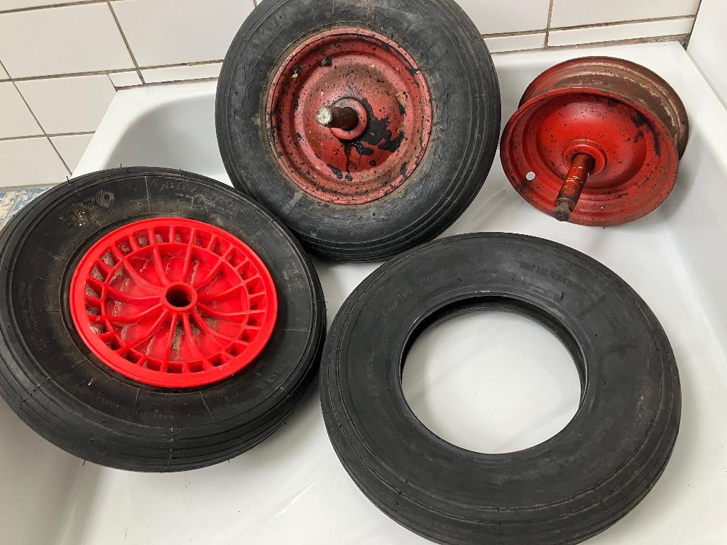 Banden en velgen voor skelter en kruiwagen - Lees en foto’s, Ophalen of Verzenden, Zo goed als nieuw, Handmatig, Eenwielig