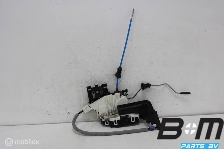 Deurslot linksvoor Mercedes A-Klasse W176 A1667200135, Gebruikt