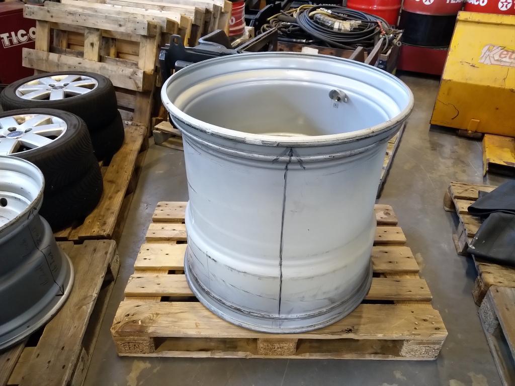 28 x 30.5 Velg 10 gaats boutastand 335 mm, Zakelijke goederen, Agrarisch | Onderdelen | Banden, Velgen en Assen, Niet ingevuld