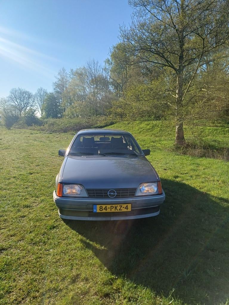 Opel rekord 2.2 automaat gls uitvoering  1986, Automaat, Zwart, Bedrijf, Opel