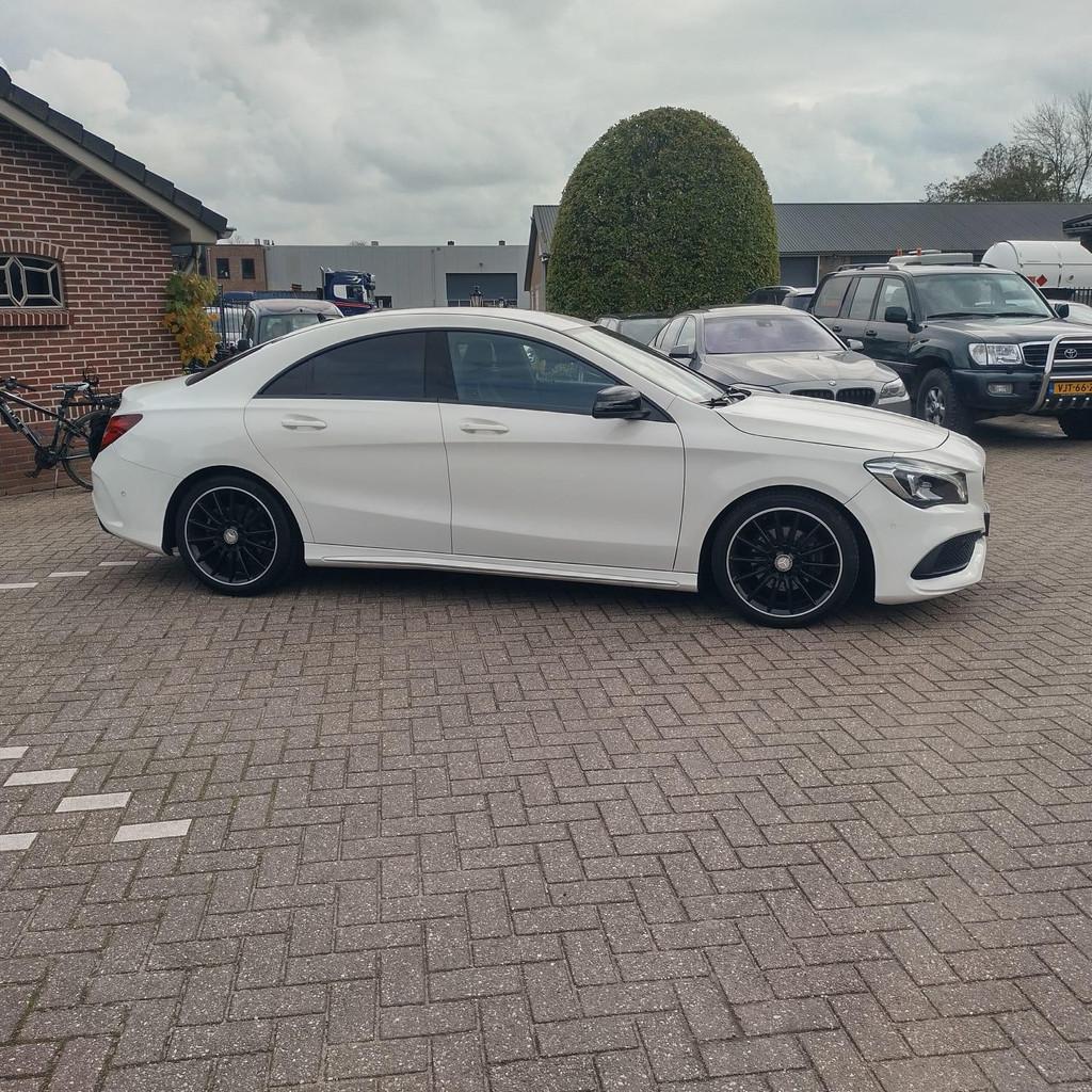 Mercedes-Benz CLA-klasse 180 AMG Night Edition Plus NAP, Auto's, Stof, Gebruikt, 4 cilinders, 715 kg