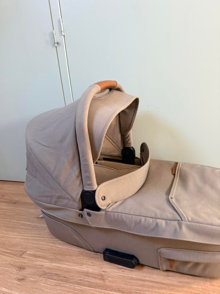 Mutsy kinderwagen. Nog netjes, Ophalen, 30 cm of meer, Zwart, Minder dan 35 cm