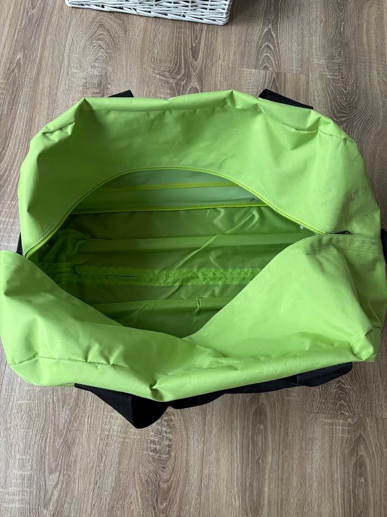 Mooie grote weekendtas!, 30 cm of meer, Gebruikt, Groen, Wieltjes