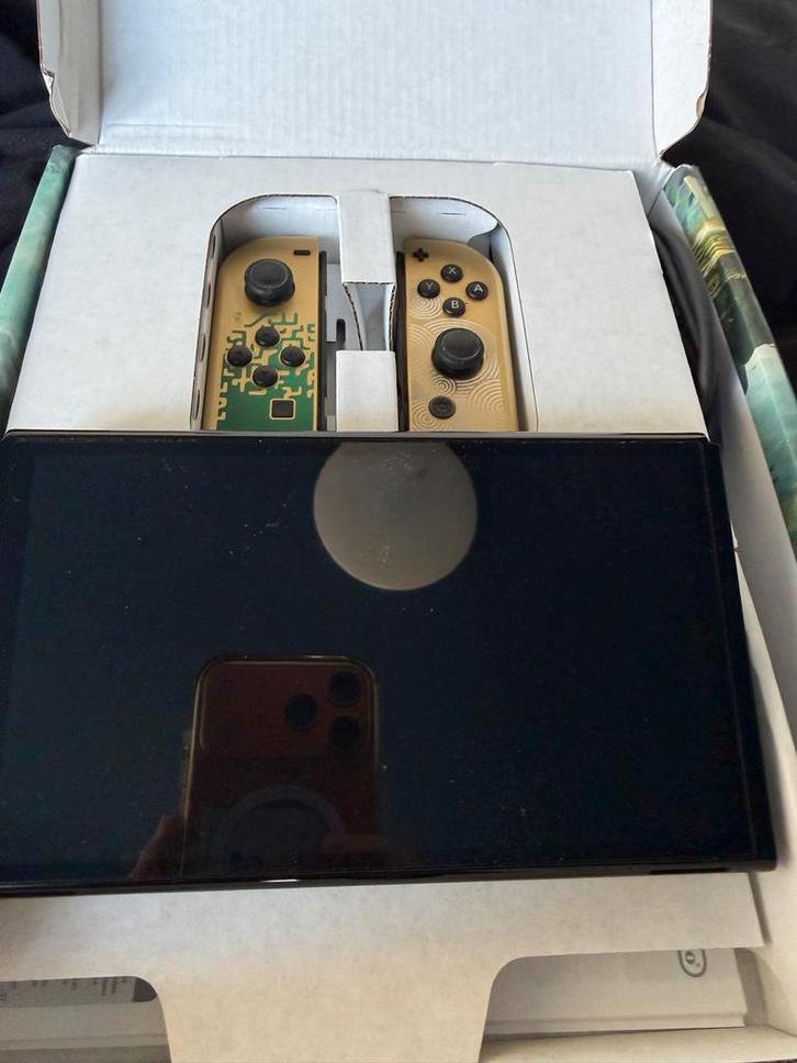 Nintendo Switch OLED Zelda editie, Spelcomputers en Games, Spelcomputers | Nintendo Switch, Zo goed als nieuw, Switch OLED, Met 2 controllers