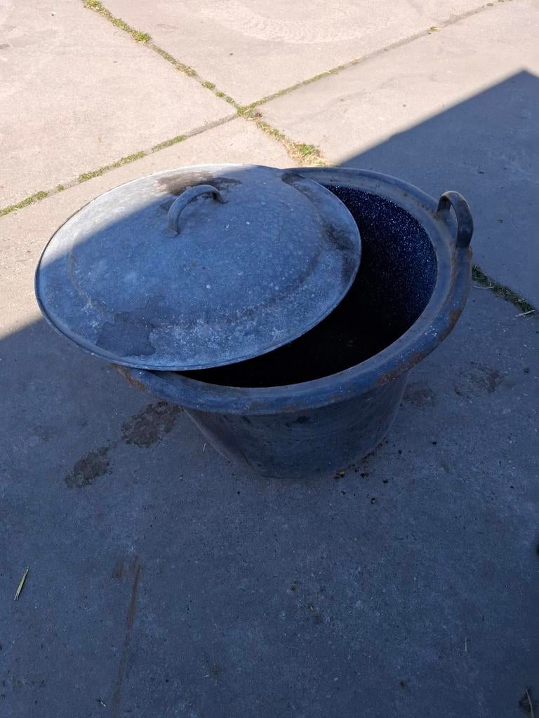 Pot met deksel, 150 liter of meer, Ophalen